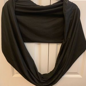 Beyond Yoga Black scarf with pocket. BRAND NEW!